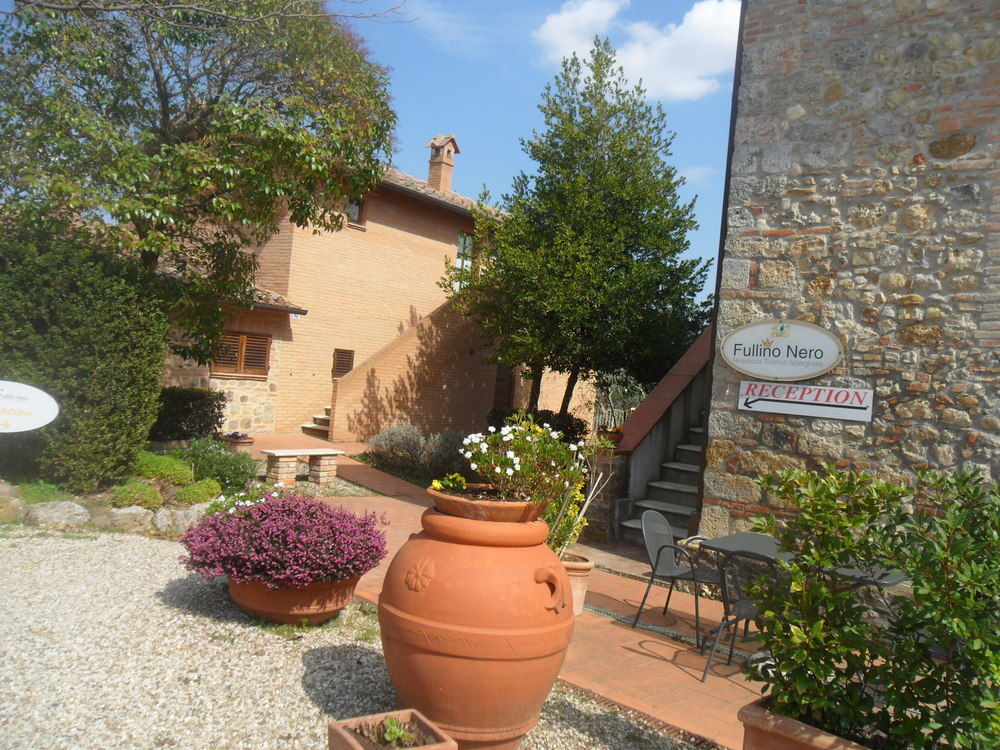 Fullino Nero Rta - Residenza Turistico Alberghiera Siena Bagian luar foto