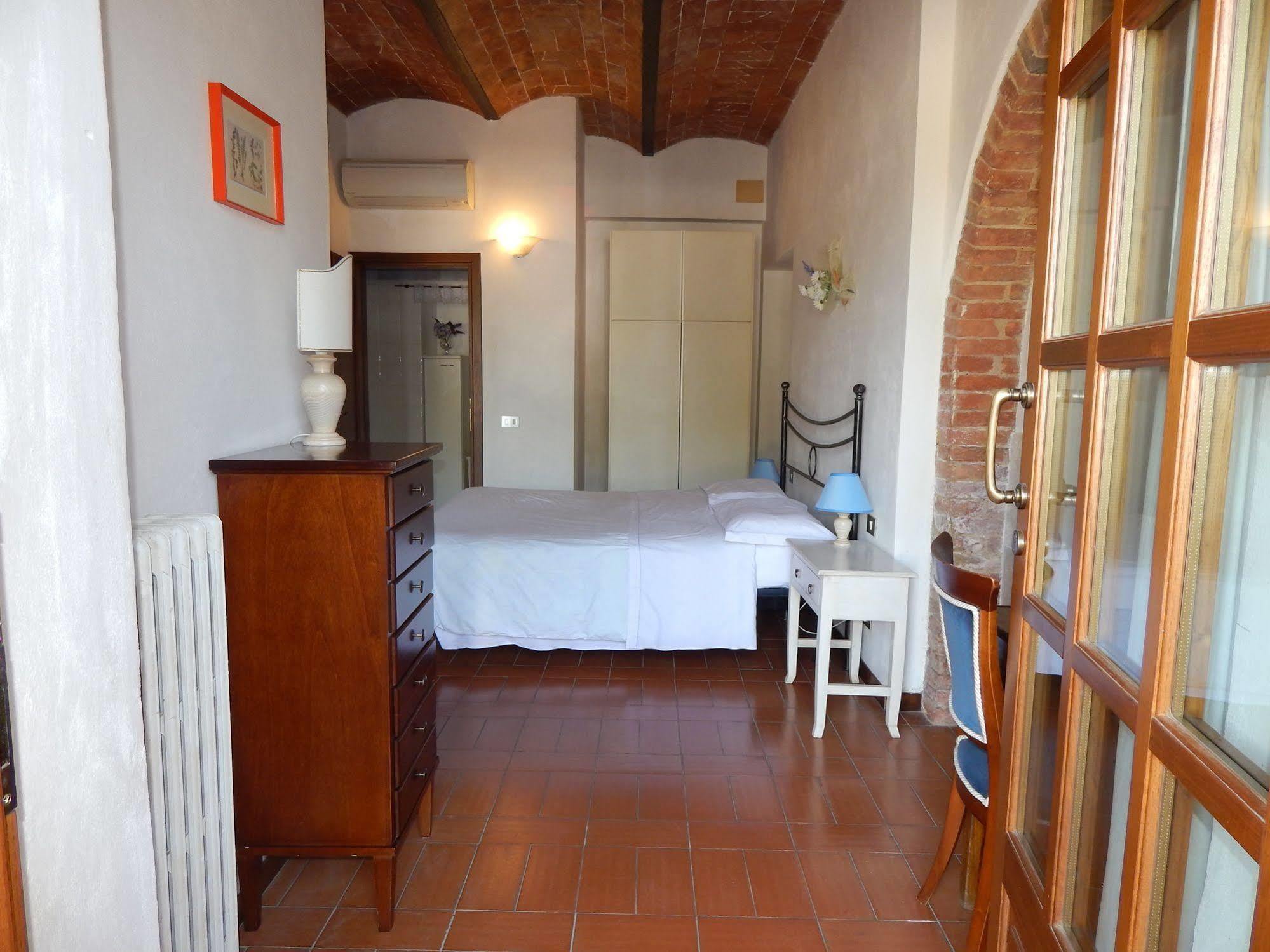 Fullino Nero Rta - Residenza Turistico Alberghiera Siena Bagian luar foto